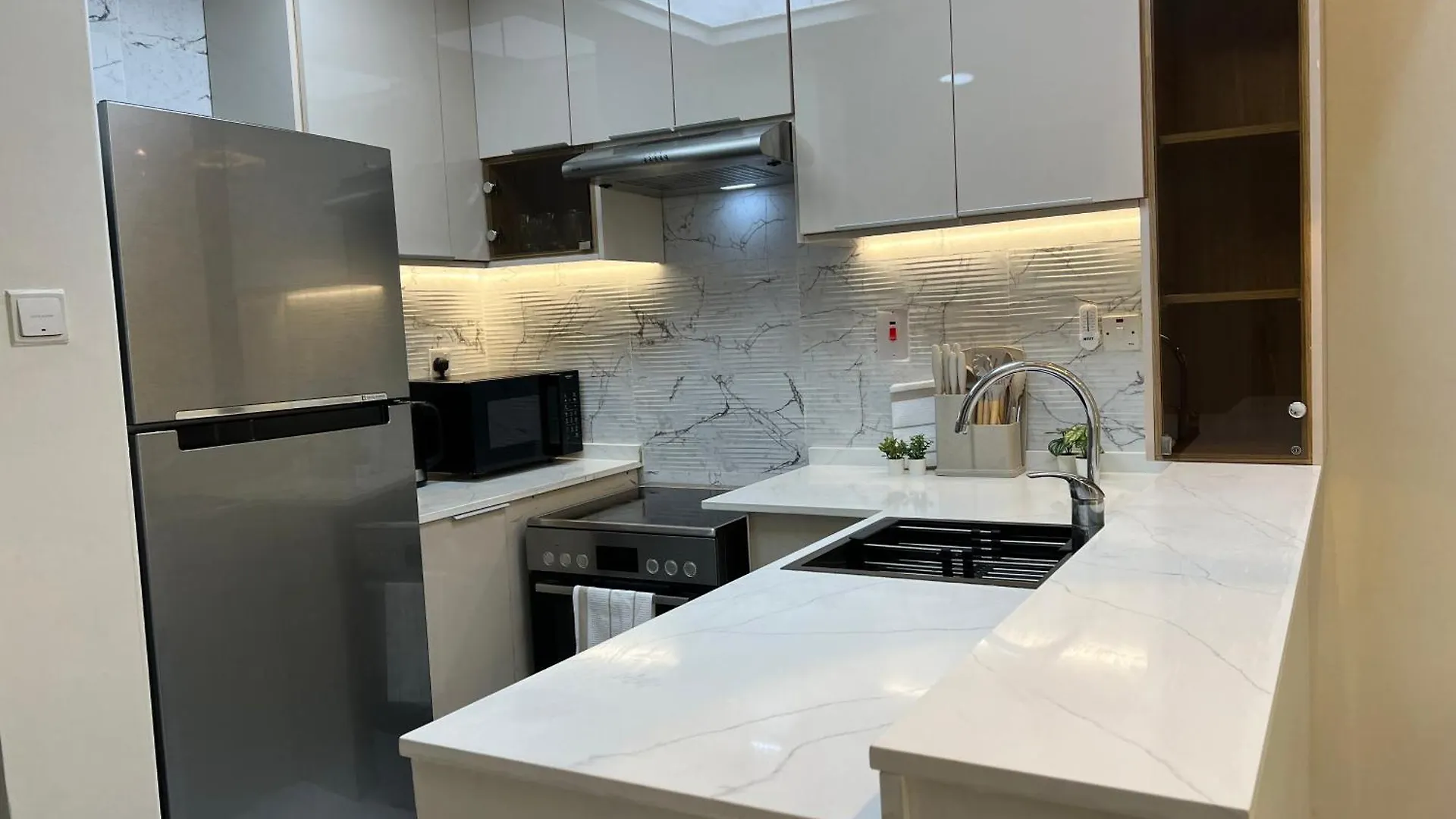 Stylish 1 Bedroom Canal View, Near Beach And Metro Station Dubai 0*,