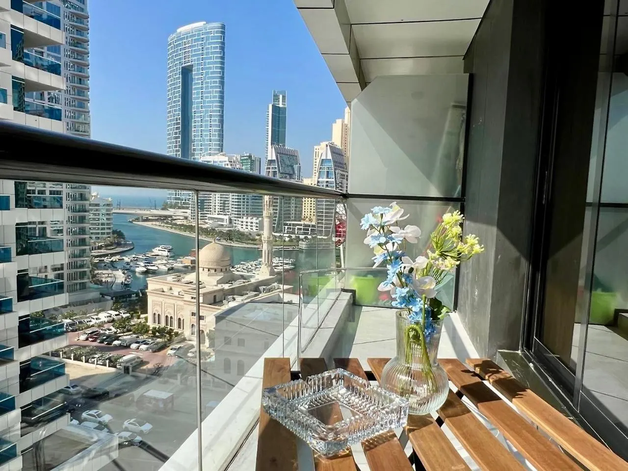 Stylish 1 Bedroom Canal View, Near Beach And Metro Station Dubai Apartment